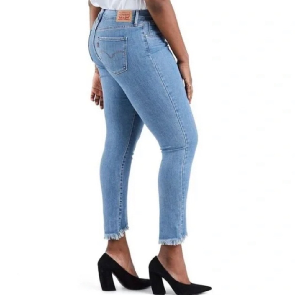 Levi’s Frayed Hem Skinny Jeans